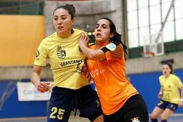 El Teldeportivo pierde en los minutos finales frente al Viaxes Amarelle (0-2)/TA.